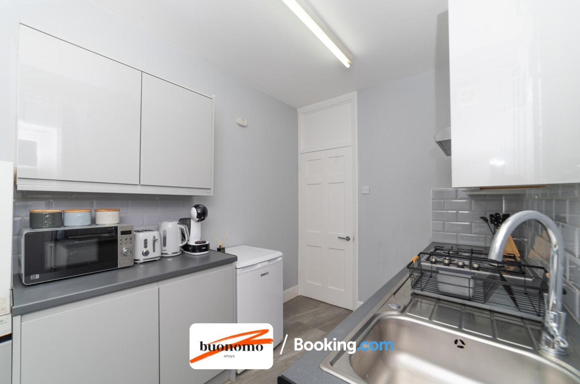 Two Bedroom Apartment By Buonomo Stays Short Lets & Serviced Accommodation With Balcony Londýn Exteriér fotografie